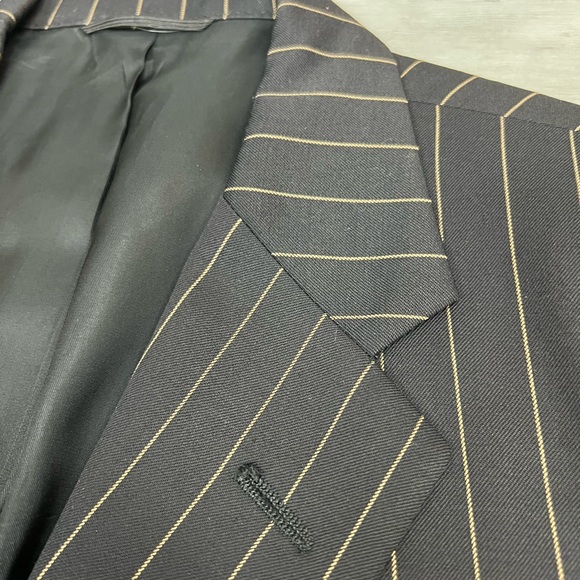 Holland & Sherry Black w/ Gold Pinstripe Suit 40L - Picture 3 of 9